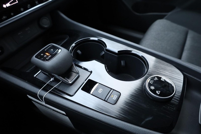 Nissan Rogue Vehicle Image 15