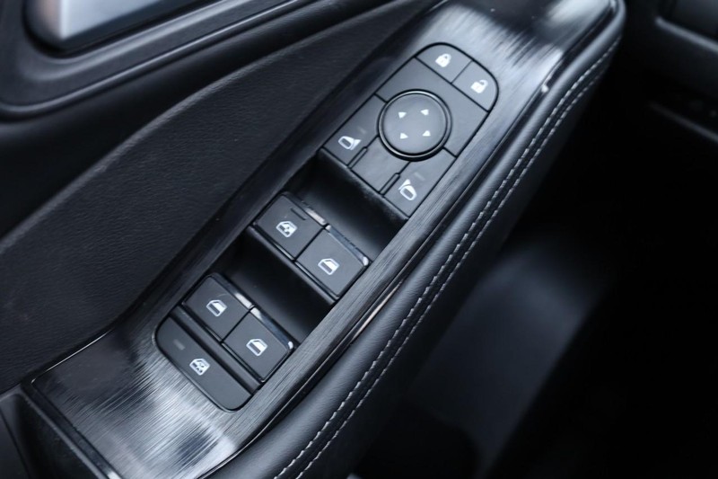 Nissan Rogue Vehicle Image 17