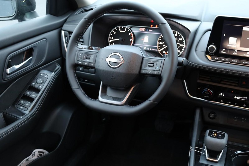 Nissan Rogue Vehicle Image 23