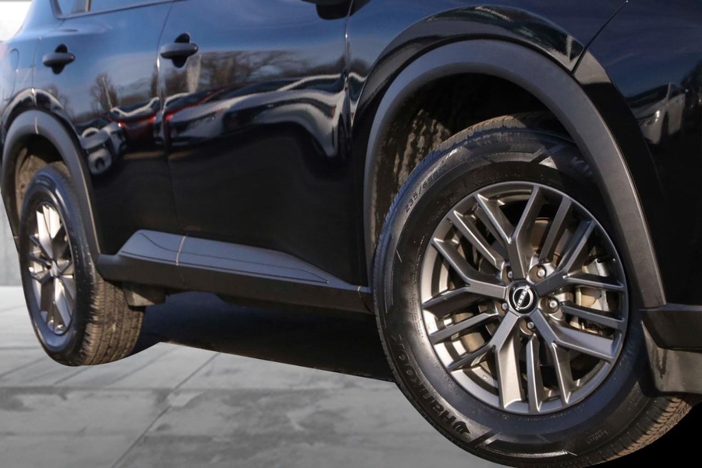 Nissan Rogue Vehicle Image 03