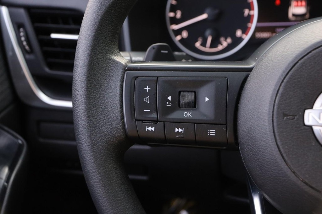 Nissan Rogue Vehicle Image 11