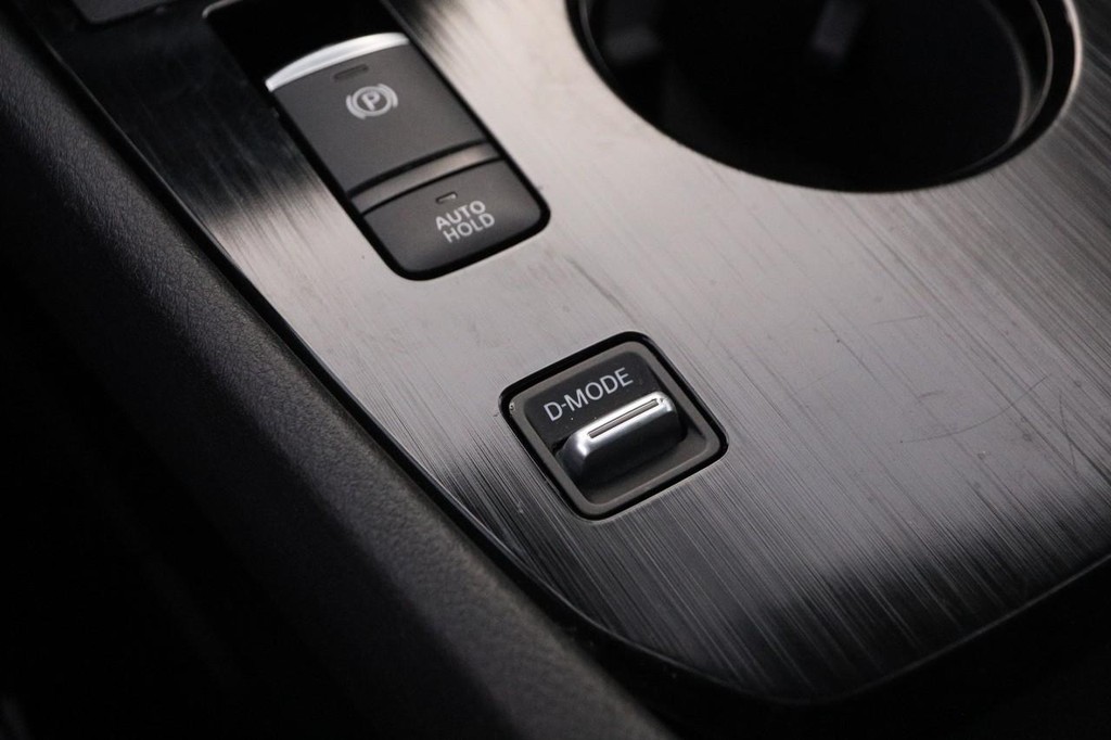 Nissan Rogue Vehicle Image 18