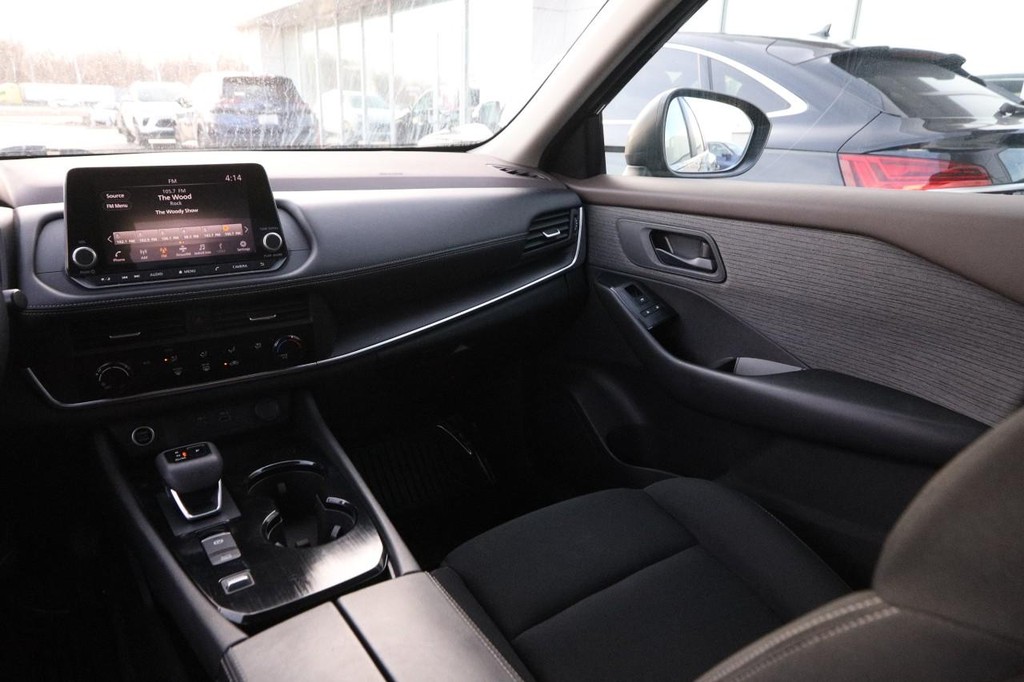 Nissan Rogue Vehicle Image 23