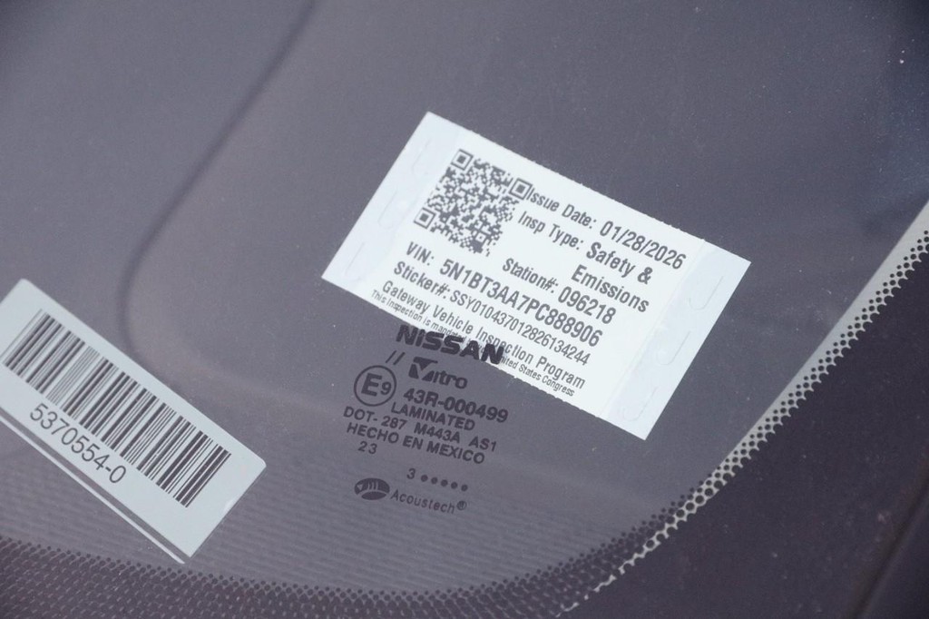 Nissan Rogue Vehicle Image 27