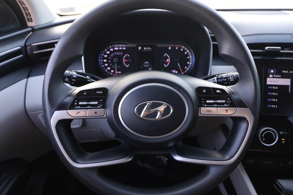 Hyundai Tucson Vehicle Image 11