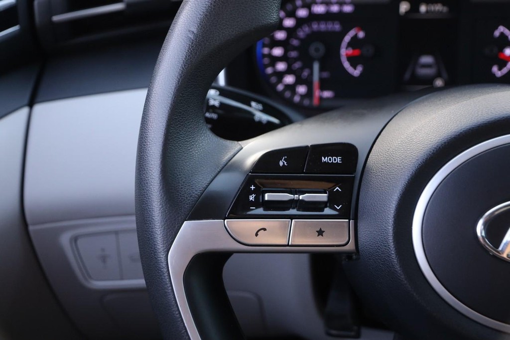 Hyundai Tucson Vehicle Image 12