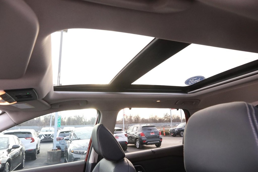 Nissan Rogue Vehicle Image 09