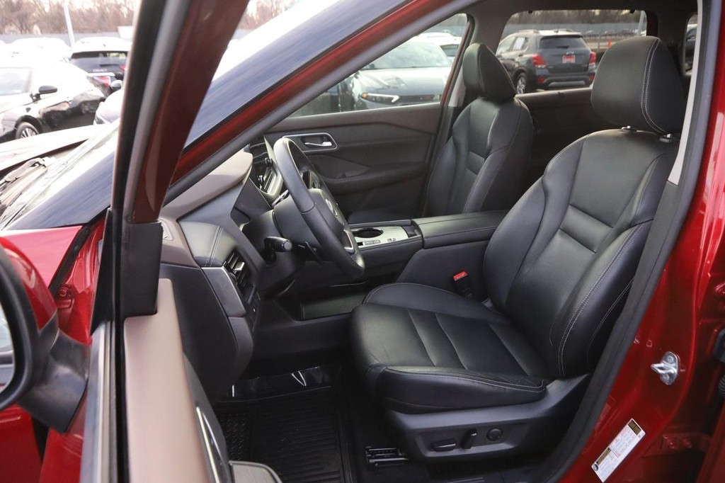 Nissan Rogue Vehicle Image 10