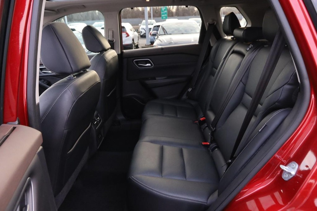 Nissan Rogue Vehicle Image 11