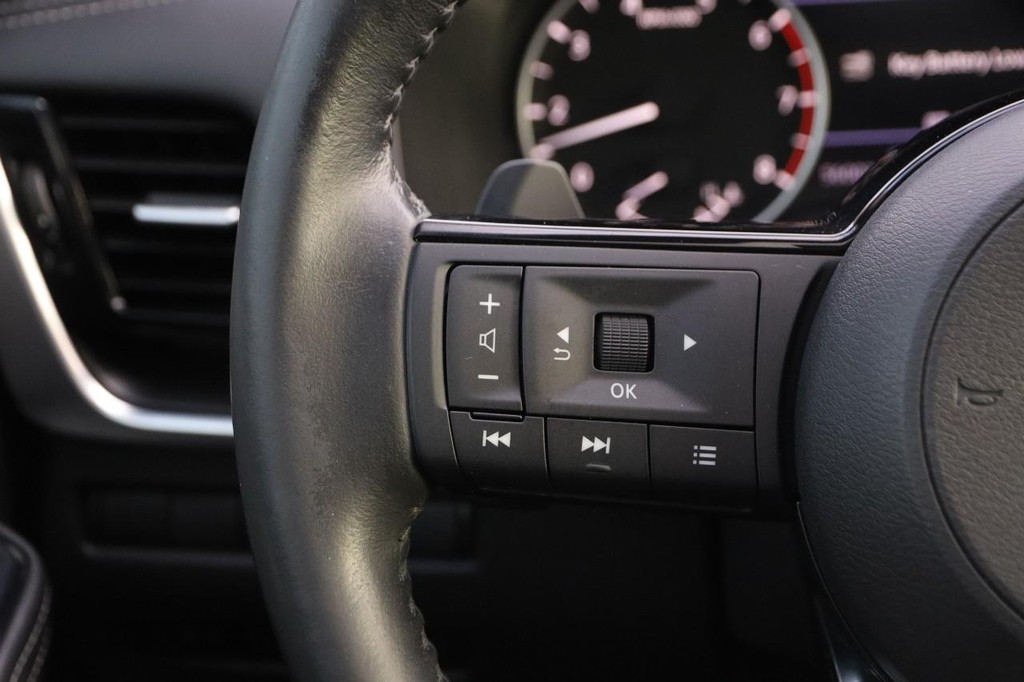 Nissan Rogue Vehicle Image 13