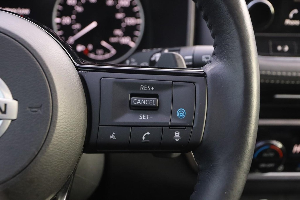 Nissan Rogue Vehicle Image 14