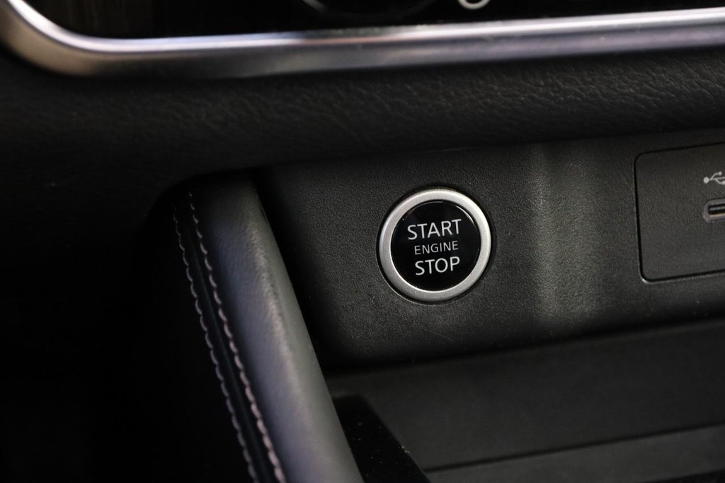 Nissan Rogue Vehicle Image 16