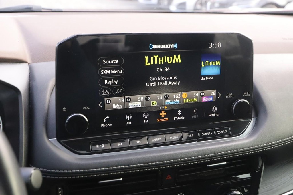 Nissan Rogue Vehicle Image 17