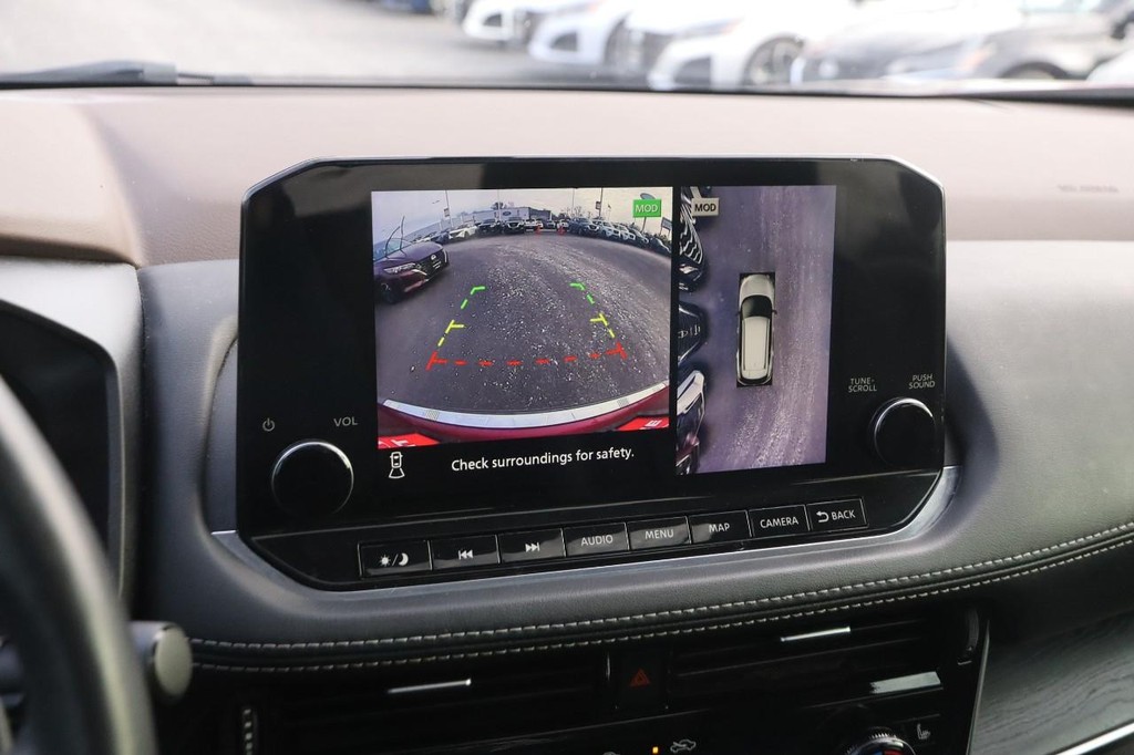 Nissan Rogue Vehicle Image 18