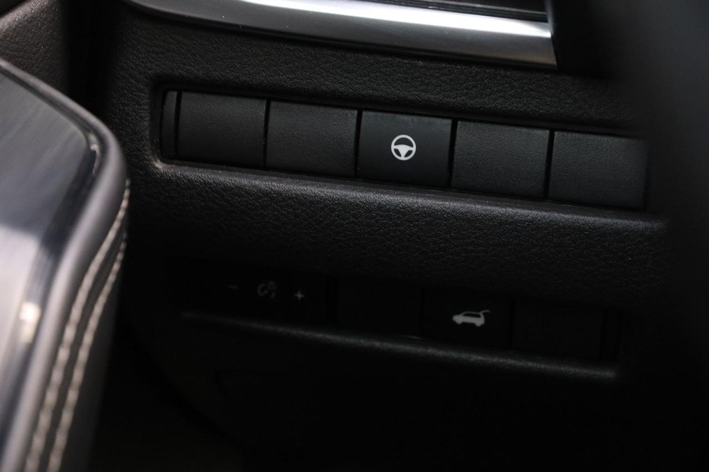 Nissan Rogue Vehicle Image 21