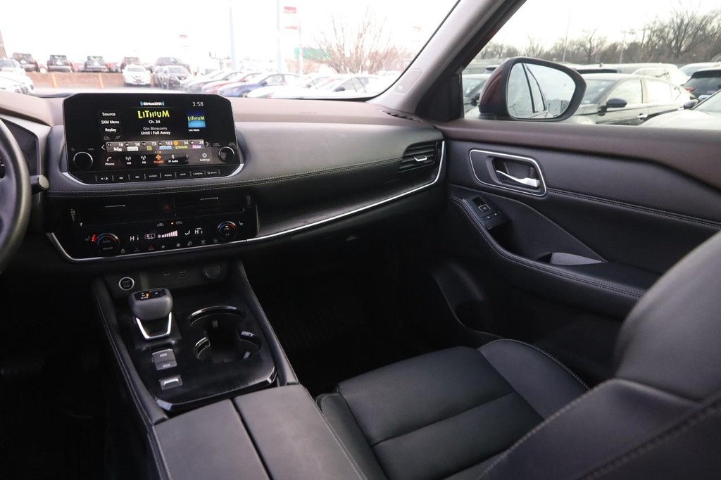 Nissan Rogue Vehicle Image 26