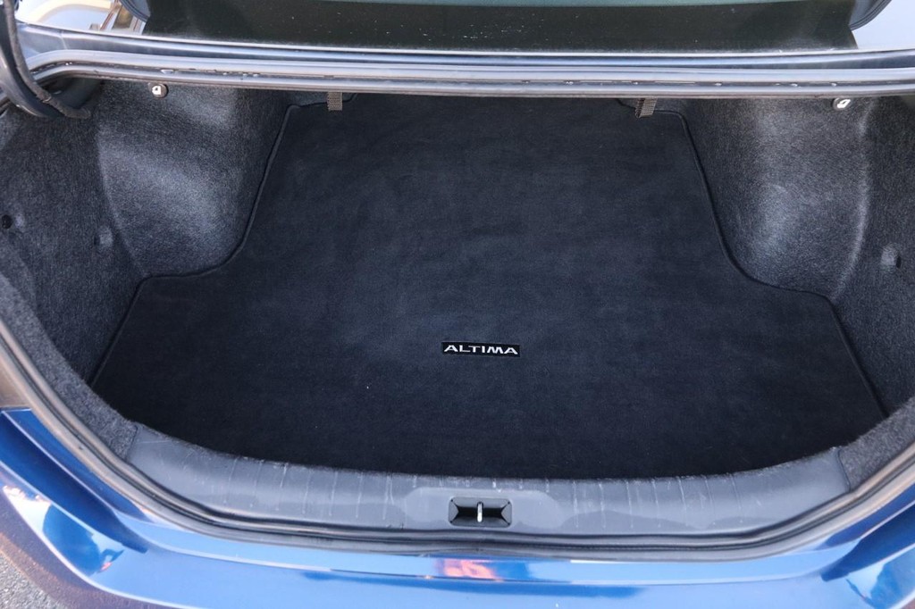 Nissan Altima Vehicle Image 07