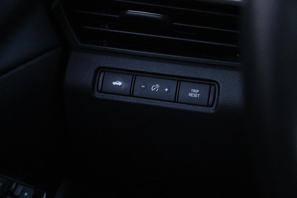 Nissan Altima Vehicle Image 18