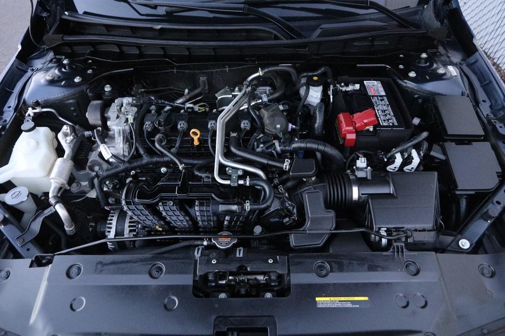 Nissan Altima Vehicle Image 25