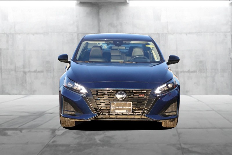 Nissan Altima Vehicle Image 04