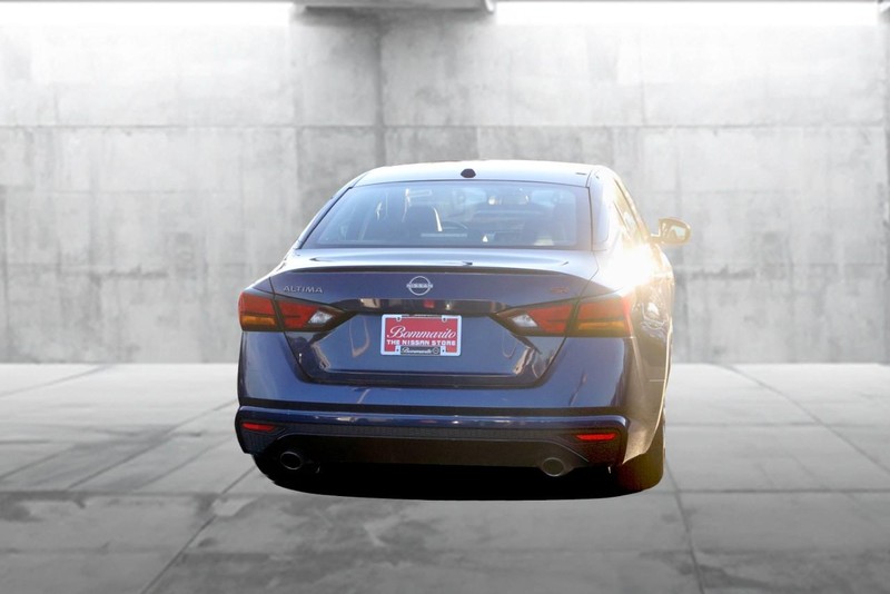 Nissan Altima Vehicle Image 06