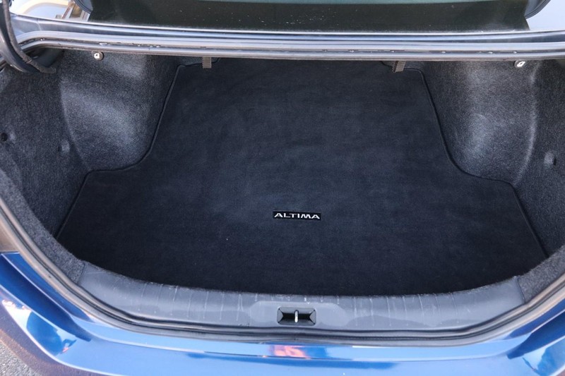 Nissan Altima Vehicle Image 07