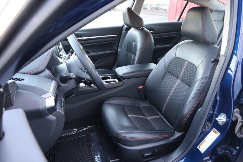 Nissan Altima Vehicle Image 08