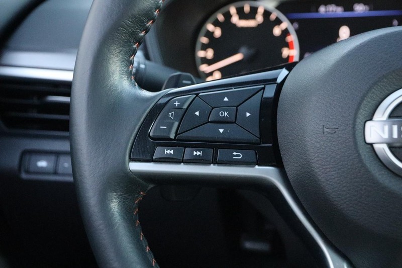 Nissan Altima Vehicle Image 11