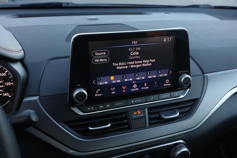 Nissan Altima Vehicle Image 14