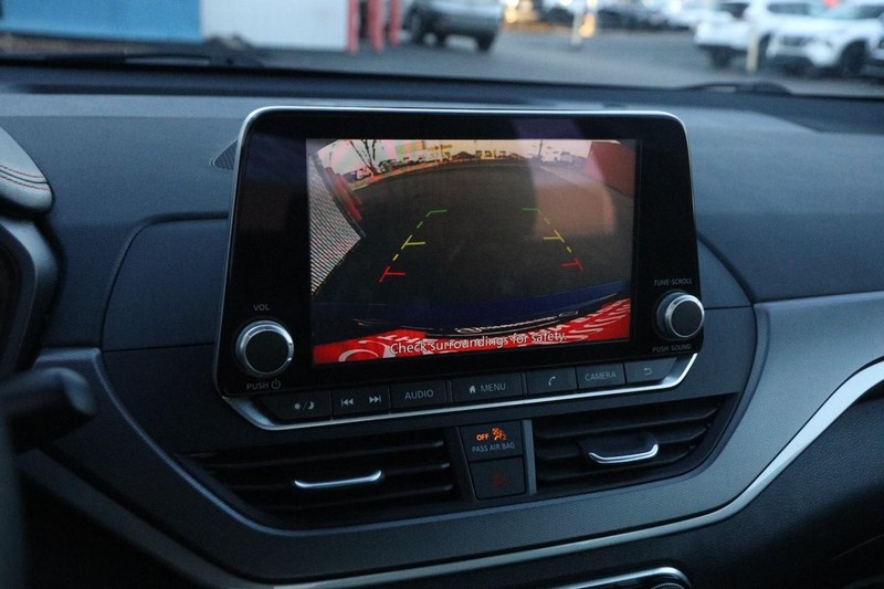 Nissan Altima Vehicle Image 15