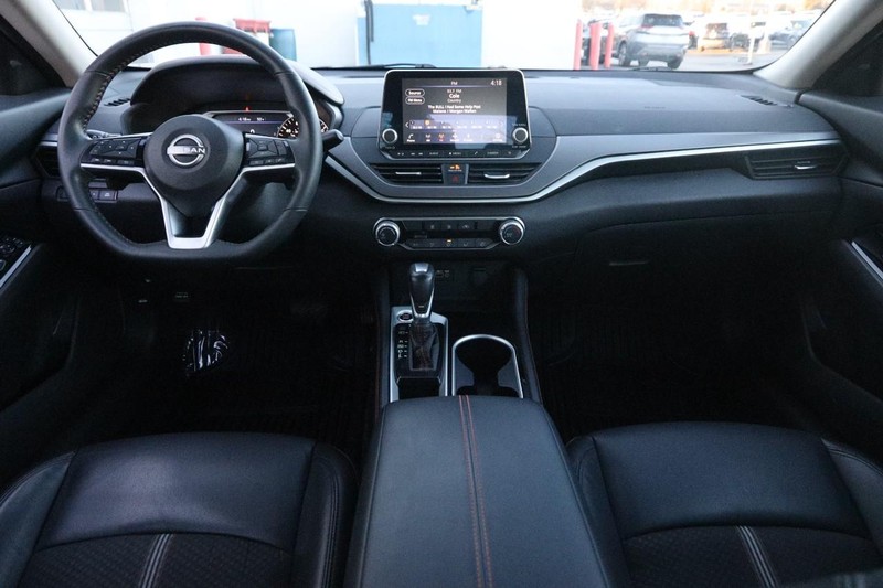 Nissan Altima Vehicle Image 19