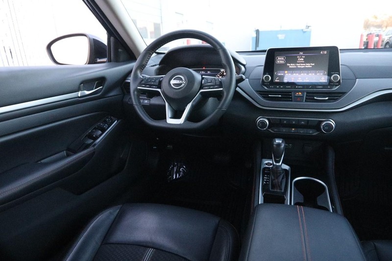 Nissan Altima Vehicle Image 20