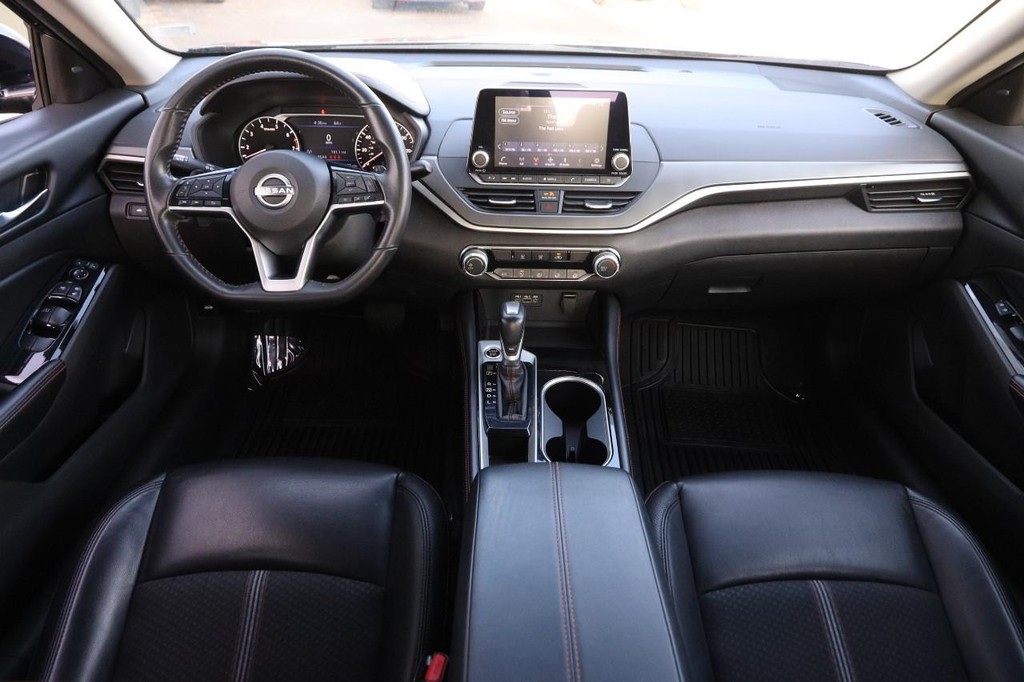 Nissan Altima Vehicle Image 19