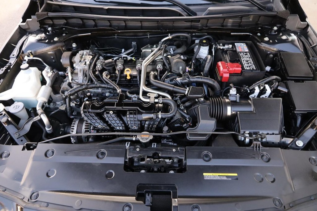 Nissan Altima Vehicle Image 25