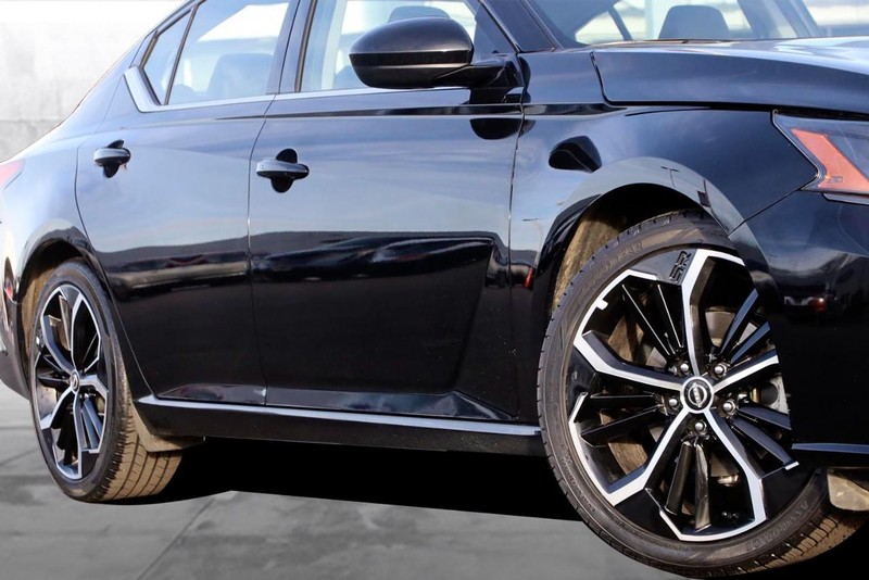 Nissan Altima Vehicle Image 03