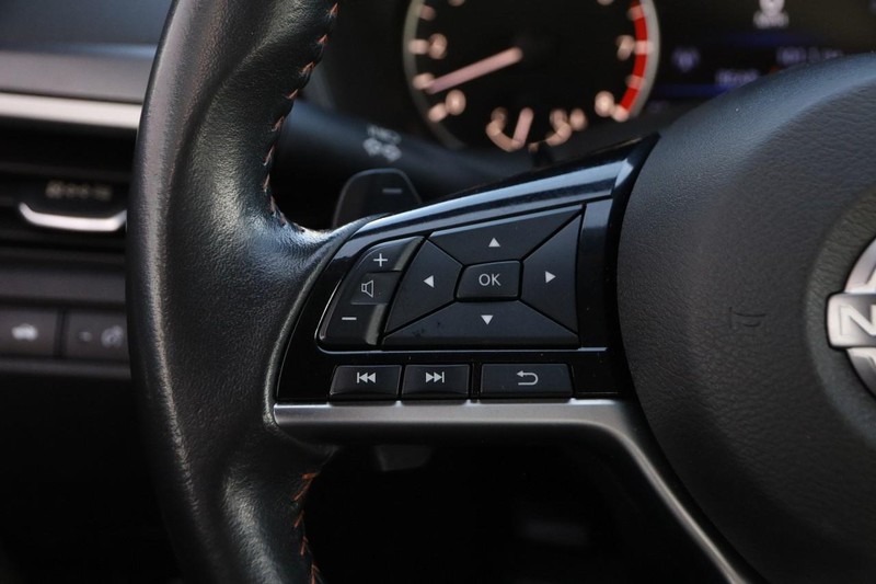 Nissan Altima Vehicle Image 11