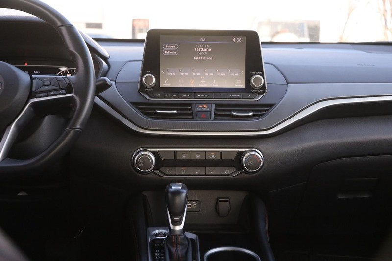 Nissan Altima Vehicle Image 22