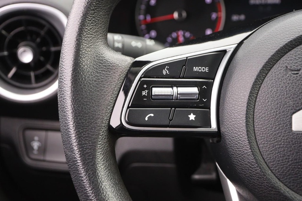 Kia Forte Vehicle Image 11