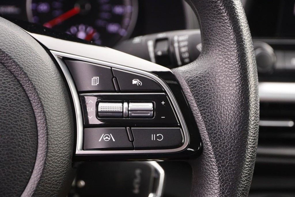 Kia Forte Vehicle Image 12