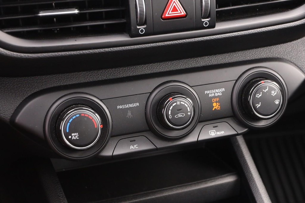 Kia Forte Vehicle Image 16