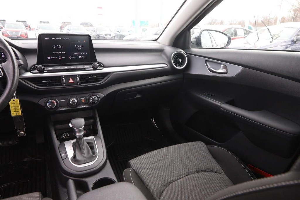 Kia Forte Vehicle Image 22