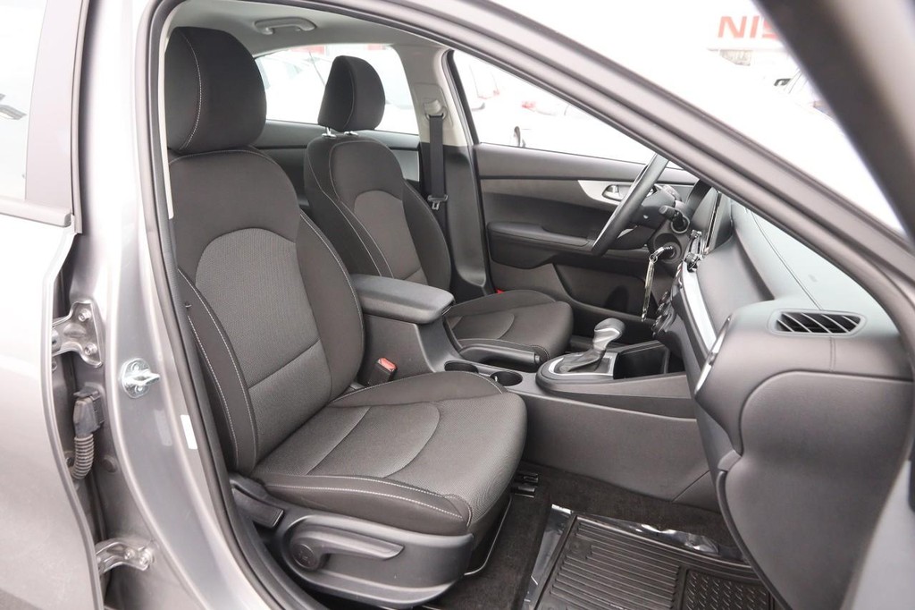 Kia Forte Vehicle Image 23