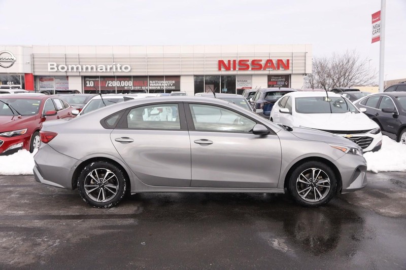 Kia Forte Vehicle Image 05