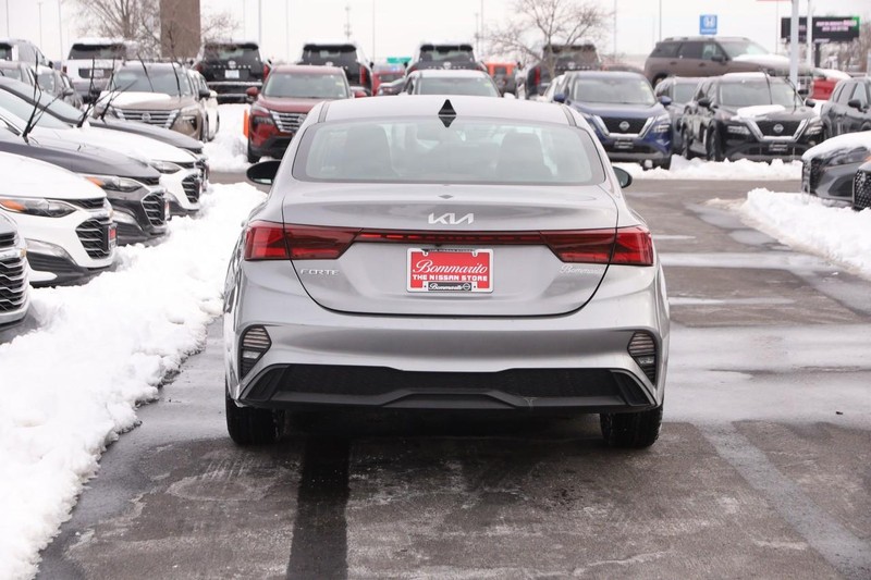 Kia Forte Vehicle Image 06