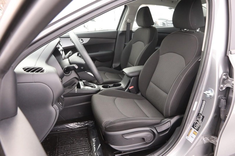 Kia Forte Vehicle Image 08