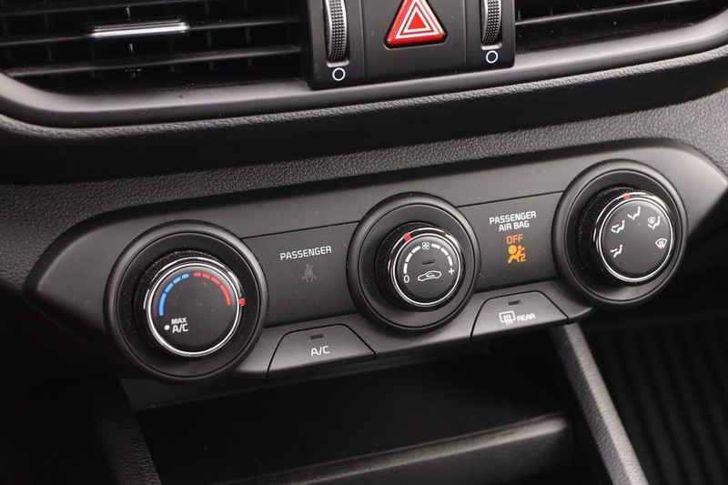 Kia Forte Vehicle Image 16