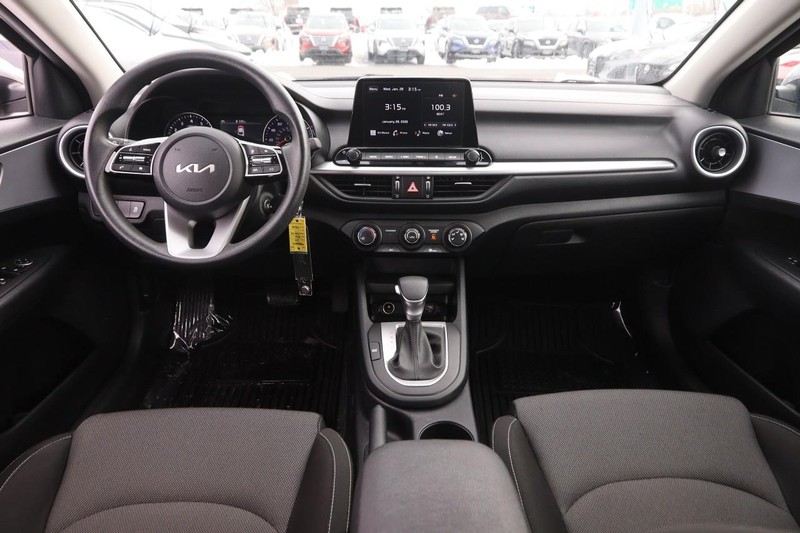 Kia Forte Vehicle Image 18