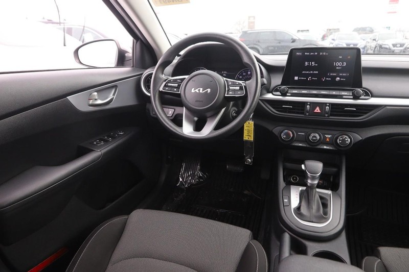 Kia Forte Vehicle Image 19