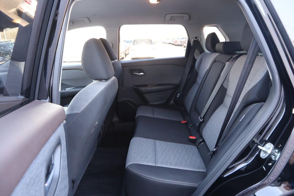 Nissan Rogue Vehicle Image 09