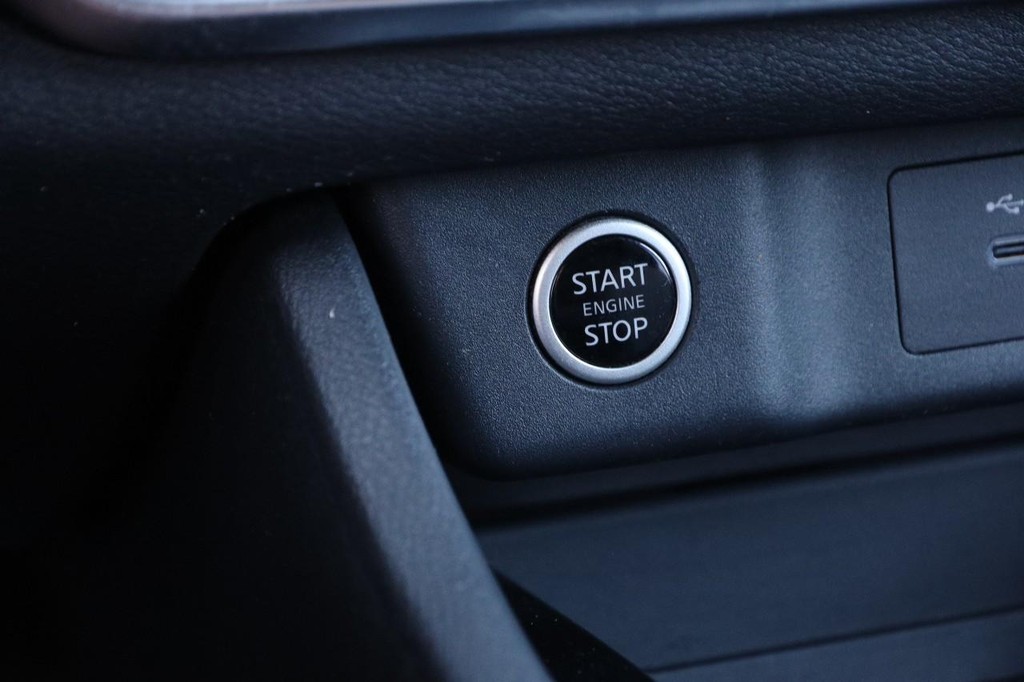 Nissan Rogue Vehicle Image 14